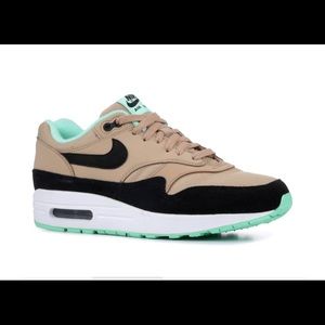 Nike Air Max 1 - never worn! Tags included